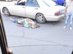 Под Волгоградом водитель вышел из машины и умер на глазах у прохожих