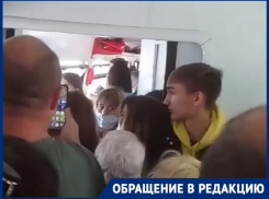 «Стояли даже в тамбуре»: переполненный волгоградский пригородный поезд сняли на видео пассажиры