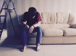 «Заигрались форматами обучения»: волгоградских студентов загоняли коронавирусными графиками