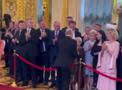 Особый смысл в поцелуе Путина перед инаугурацией усмотрел волгоградский политолог