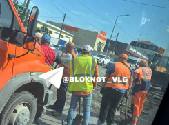 Гигантская пробка возникла 1 июля на Второй Продольной в Волгограде