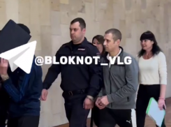 Обвиняемые в убийстве трех человек не теряют надежды уйти на СВО в Волгограде