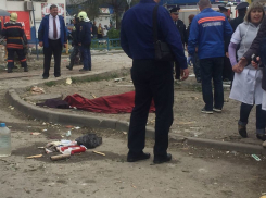 Из-под завалов достали третьего погибшего при обрушении четырехэтажки в Волгограде