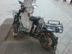Электровелосипед снес волгоградку на площади Павших борцов 