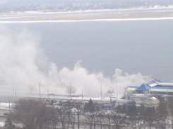 В речпорту Волгограда сотрудники кафе «У фонтана» устроили задымление