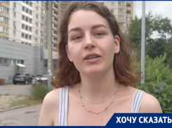 Машина провалилась в канализационный люк в Волгограде: видео