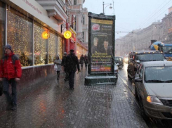 Под Волгоградом водитель Opel сбил 13-летнюю на тротуаре