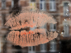 Убийца оставил надпись помадой «смерть педофилам» рядом с телом 84-летнего пенсионера под Волгоградом