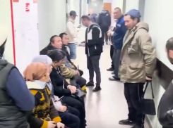 «Полиция, открывайте»: мигрантов массово доставили в отдел в Волгограде 