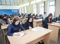 Студенты ВолГУ из-за вспышки коронавируса переходят на частичную дистанционку