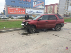 Пьяный водитель Kia протаранил три авто в Волжском: четыре человека в больнице