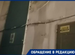 Рекомендовали поставить тазики: УК «ЖилЭксперт» своеобразно спасает волгоградцев от воды в щитке