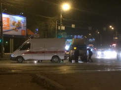 В Волгограде маршрутка протаранила скорую помощь 