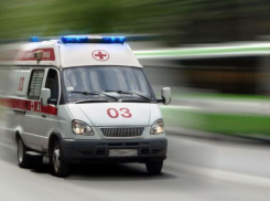 Под Волгоградом пьяная автоледи на грузовике врезалась в ВАЗ-2102: двое пострадавших 