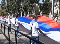 В День России по Волгограду пронесут 100-метровый триколор
