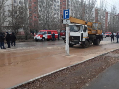 Ориентировались на крики о помощи: в МЧС рассказали о первых минутах коммунального ЧП в Волжском