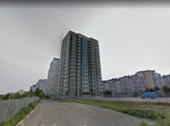 В центре Волгограда с элитной 19-этажки сорвался мужчина