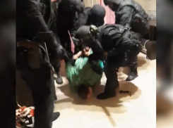  36-летний волгоградец взял в заложники свою сожительницу