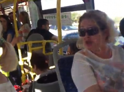 Волгоградцы жалуются на хамов-кондукторов и духоту в автобусах «Питеравто»