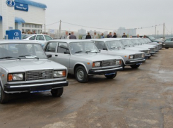 Волгоградцы, пострадавшие на производстве, получили автомобили