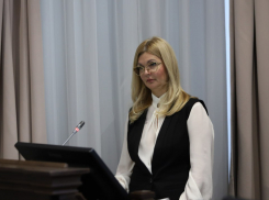 Ушедшей со скандалом из облкомприроды блондинке продлили полномочия в волгоградском комитете юстиции