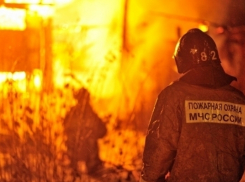 В Волгоградской области за сутки едва не сгорели двое мужчин