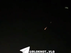 Волгоградцы заметили НЛО в небе - видео