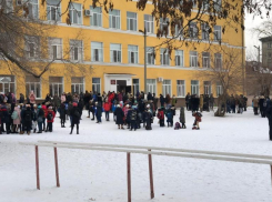 Две школы эвакуировали в Волгограде