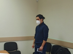 Волгоградский суд отклонил жалобу адвоката и оставил координатора штаба Навального в спецприемнике