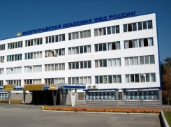 Беременная преподавательница Волгоградской академии МВД выдавала подделки за элитные часы