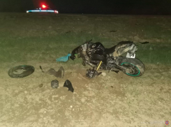 Мотоциклист влетел в КамАЗ под Волгоградом 