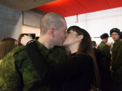 Кто чаще всего женится и разводится, рассказали волгоградцам