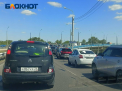 Десятикилометровая пробка образовалась перед Волгоградом 