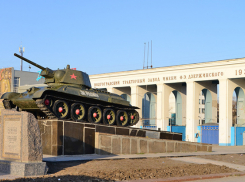 На тракторном заводе в Волгограде сгорел заброшенный цех