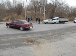 На севере Волгограда в тройном ДТП пострадали двое