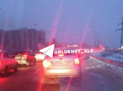 Мощная пробка возникла после открытия новой дороги за 1 млрд в Волгограде