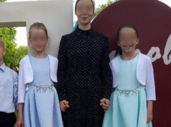 В Суровикино хоронят утонувших 11-летних двойняшек