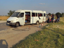 На Ставрополье перевернулся автобус Ереван-Волгоград: 17 пострадавших