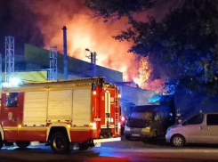 В Волгограде загорелся Тракторный рынок
