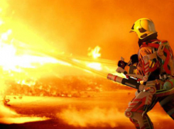 Под Волгоградом на пожаре в частном доме пострадали трое мужчин