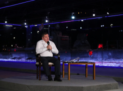 «Проблемы дали о себе знать»: в Волгограде губернатор под звёздами рассказал о своих планах на будущее