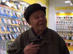 Пожилой волгоградец исполнил песню с советами о любви и попал на видео для Путина 