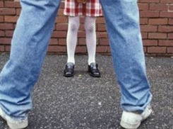 Камышинский предприниматель-педофил совратил 7-летнюю девочку в своем авто