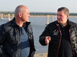 Волгоградскому губернатору наняли телохранителей за 2 миллиона рублей