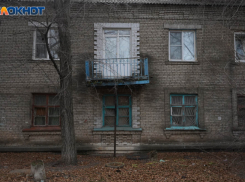 Волгоградец повесил на окно нацистский флаг