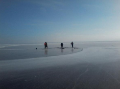 Хоккейная клюшка или гвоздь могут спасти жизнь человека на льду, - волгоградские спасатели 