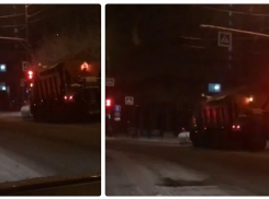 Волгоградец пожаловался на нарушающую ПДД снегоуборочную машину