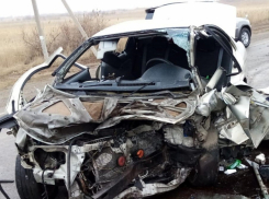 Три человека погибли и 27 пострадали в ДТП на обледенелых дорогах Волгоградской области