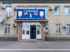 Волгоградец умер за рулем «Нивы» и врезался в скутер