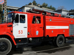 В Волжском пироманы сожгли «Тойоту Венза»